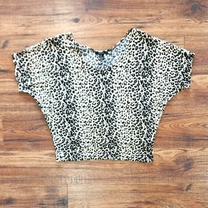 Forever 21 Junior's Short Sleeve Animal Print Pullover Scoop Neck Shirt Medium M